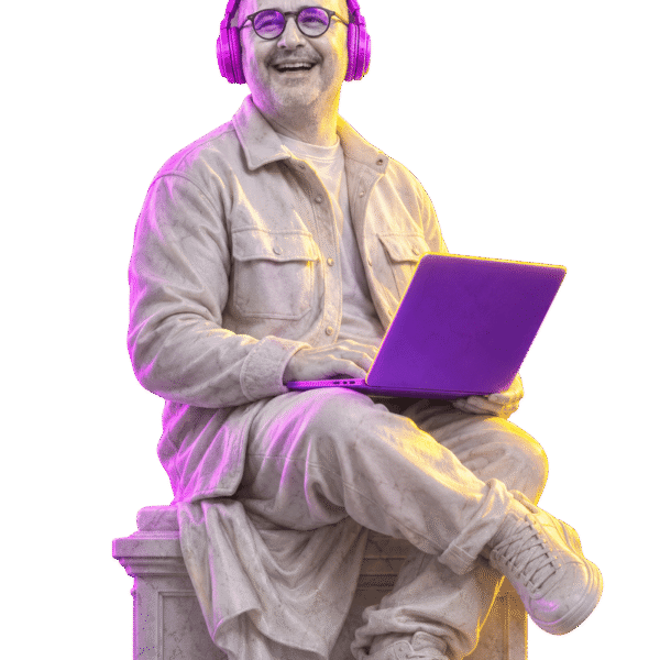 Miroslav Maslovarić, osnivač Community Media, kao mermerna statua sa laptopom