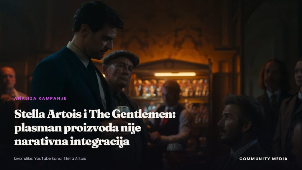 Kadar iz reklame Stella Artois za seriju The Gentlemen — Teo Džejms i Dejvid Bekam sa čašama piva u pabu